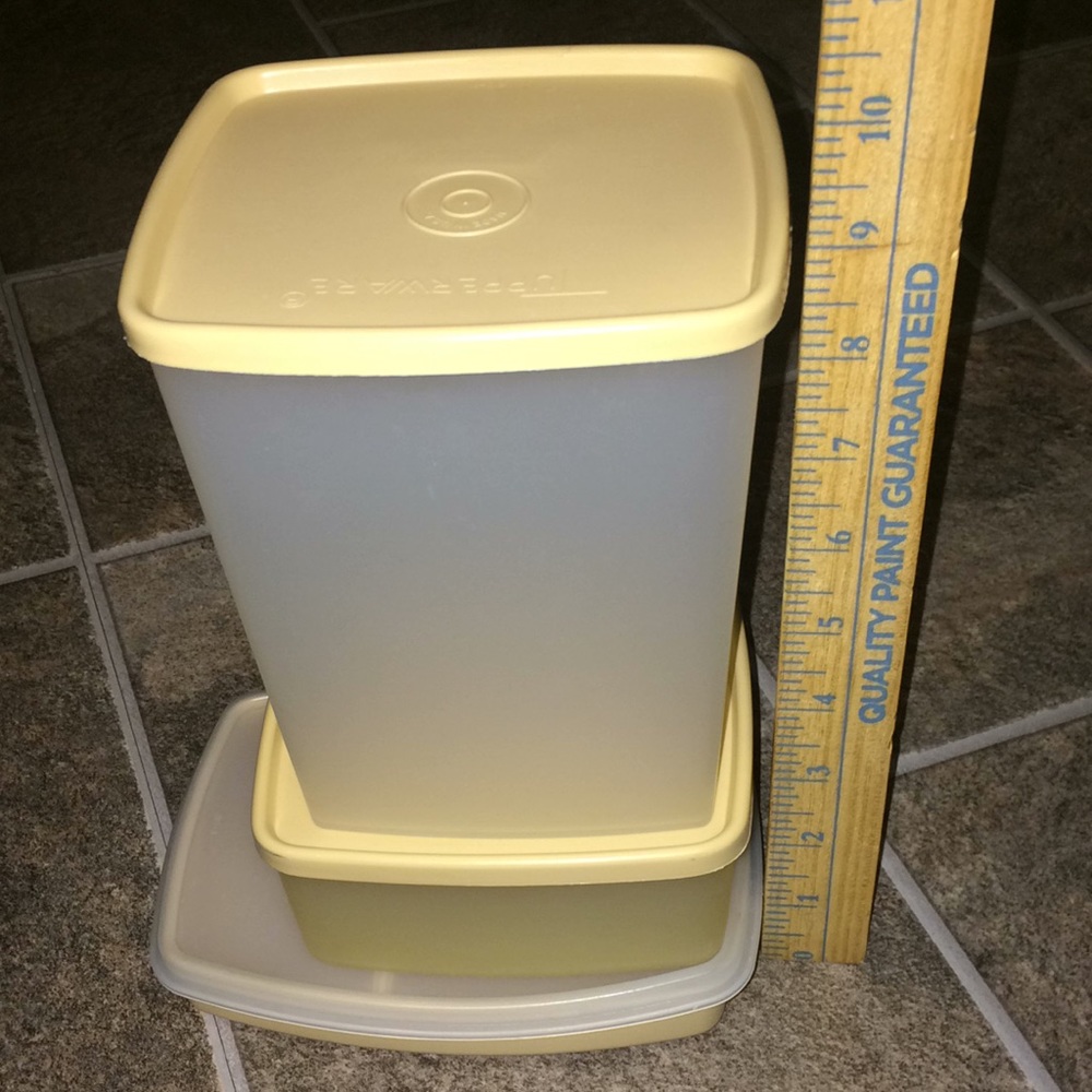 3 Tupperware containers - Picture 5 of 5